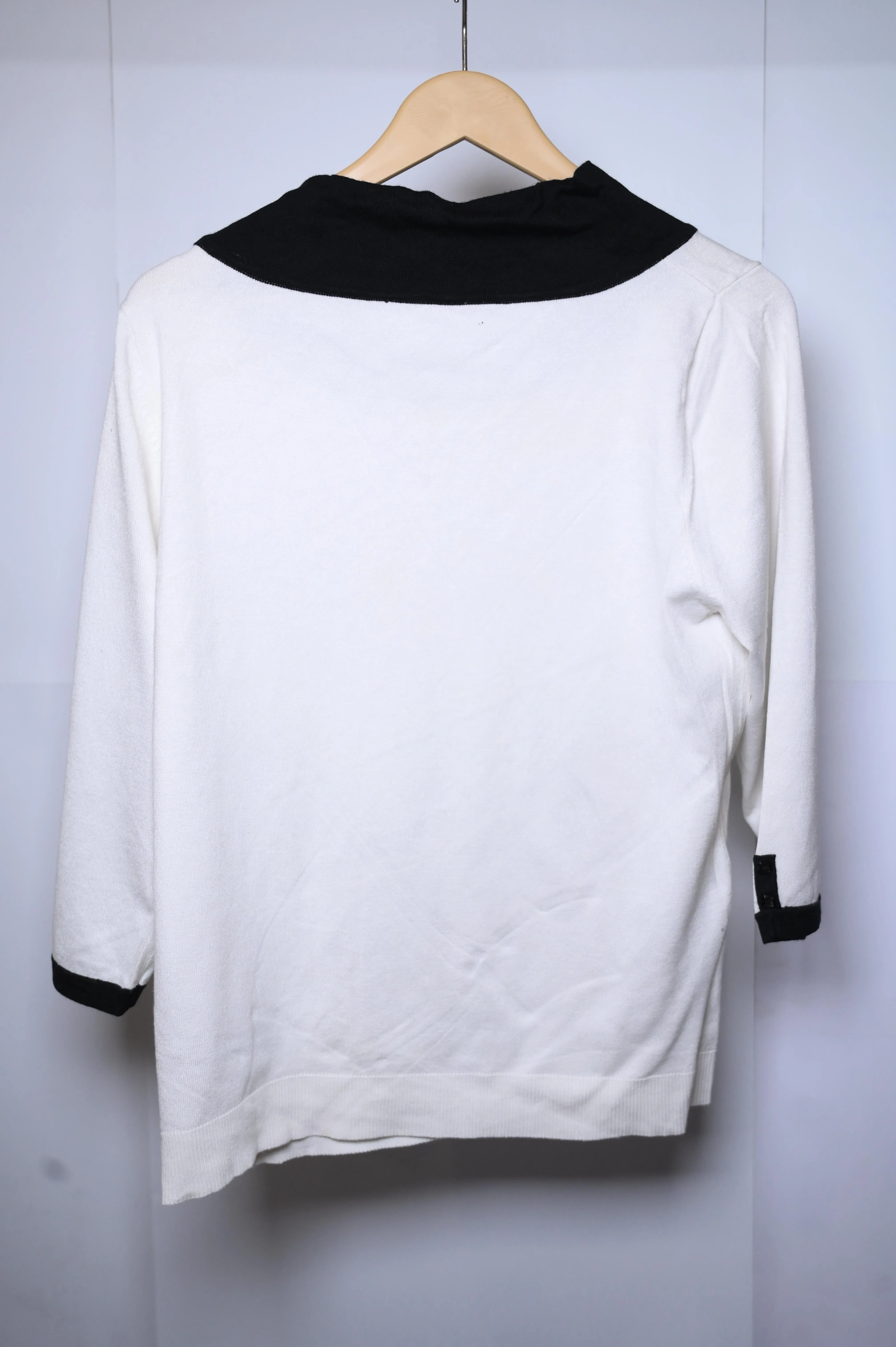 Thriftyfy Full-Sleeve White Winter Blouse with Black Collar – Classic Elegance Redefined