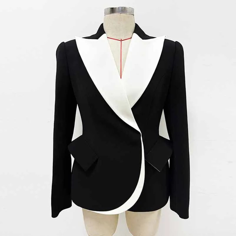 Womne's Black / White Jacket 2 patch Pockets Blazer